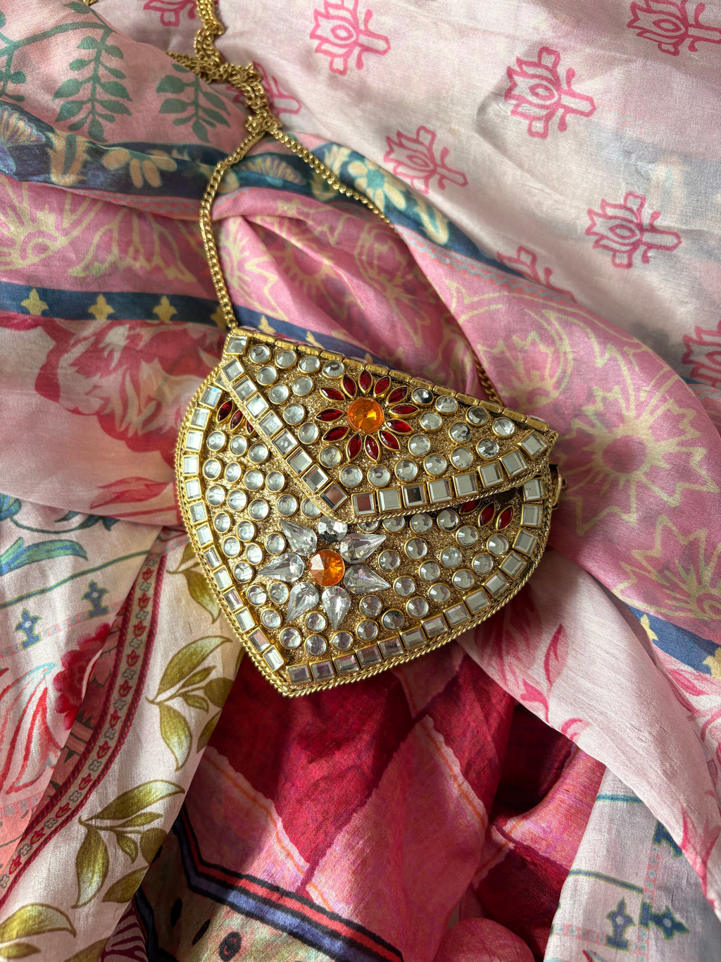 Heart shape metal clutch