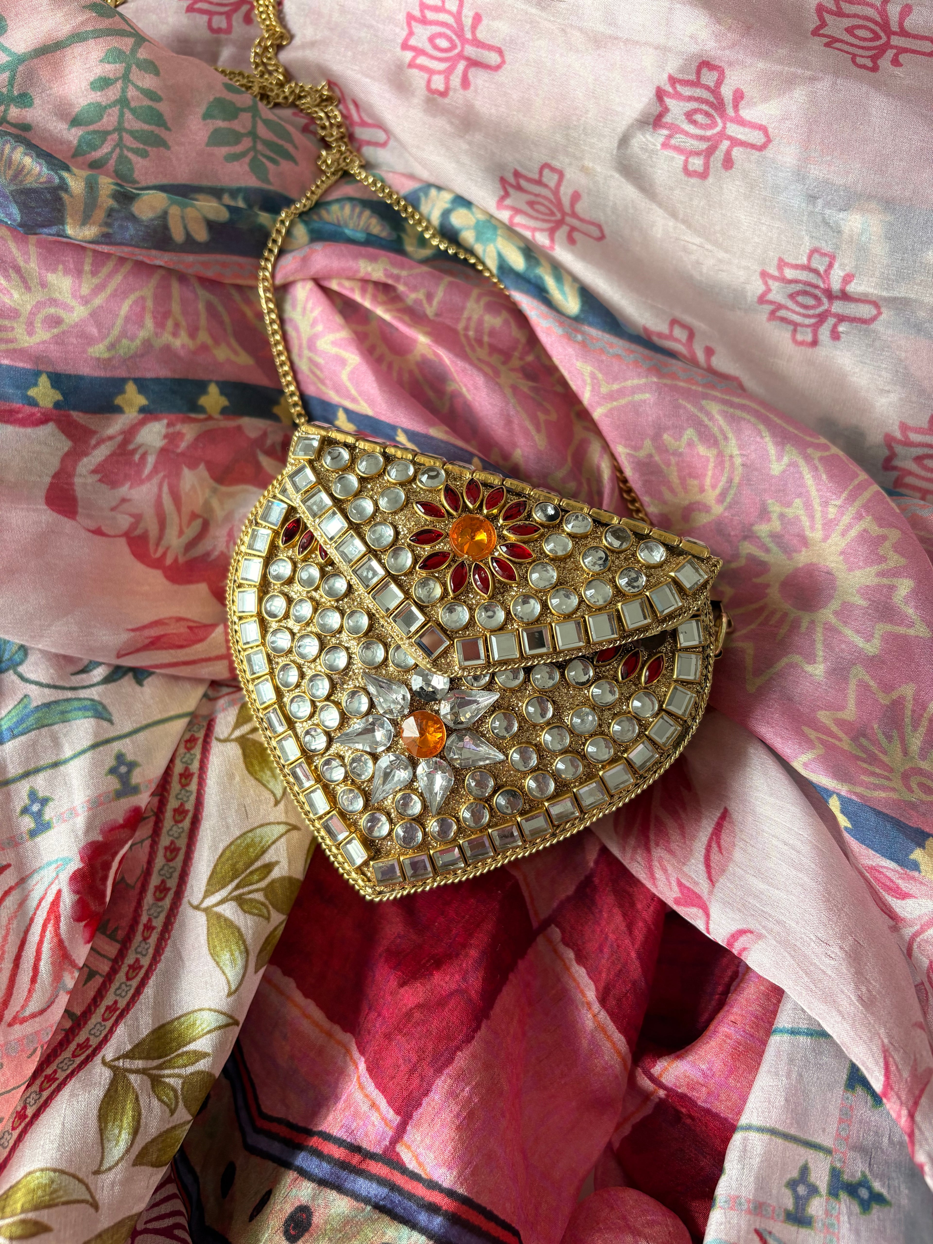 Heart shape metal clutch