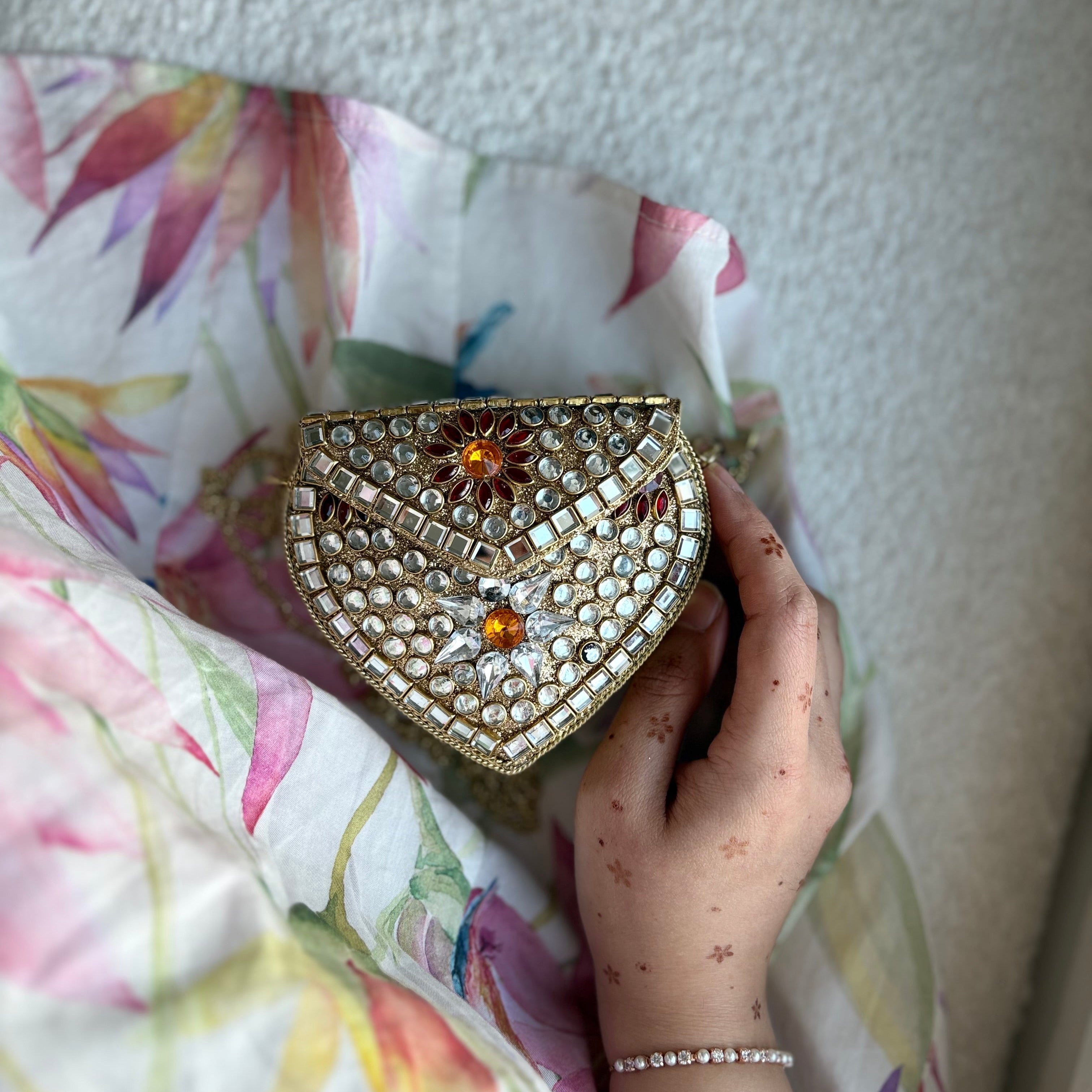 Heart shape metal clutch