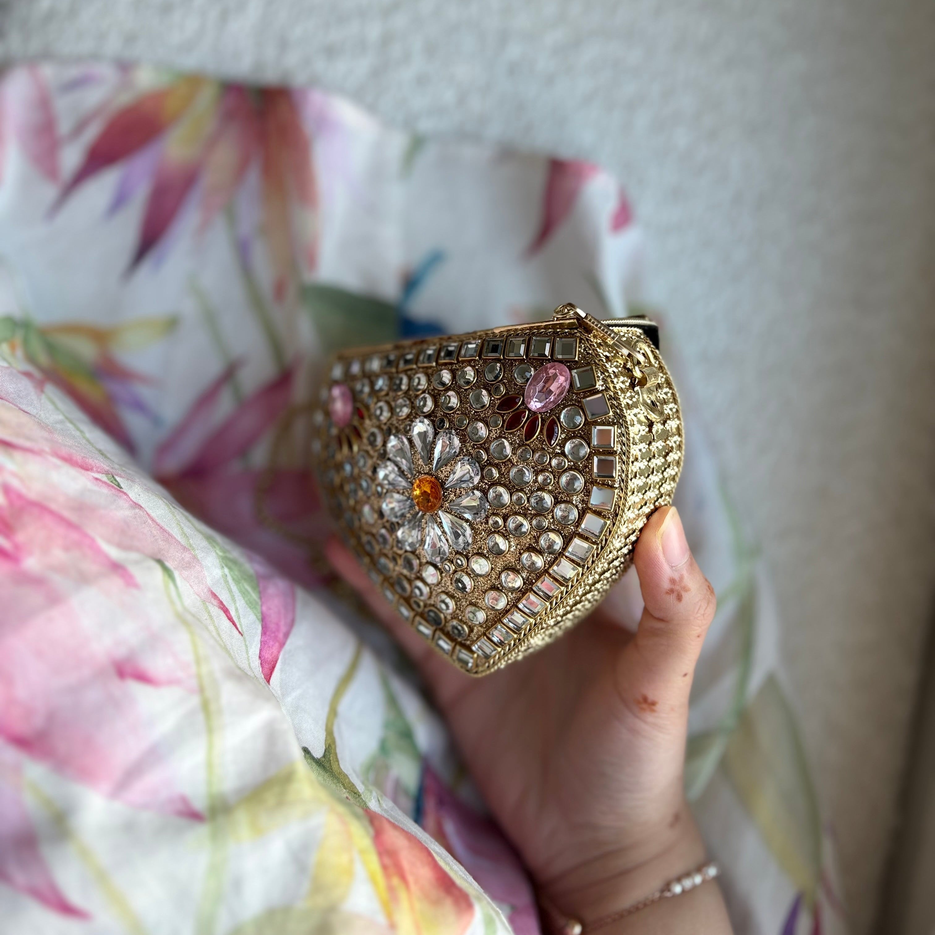 Heart shape metal clutch
